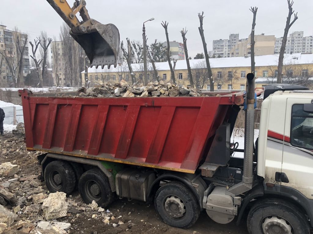 Вывоз мусора Камазом в Чайковском в октябре