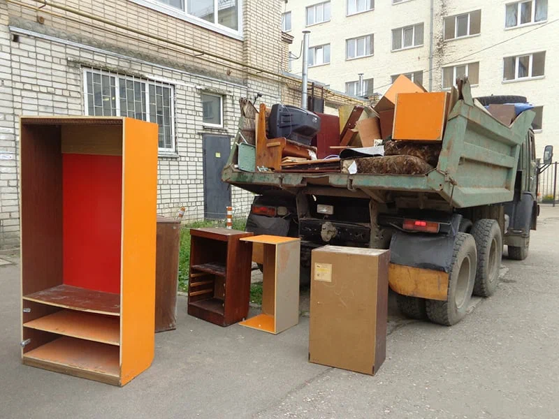 Вывоз шкафа в Чайковском от ПроМусор — недорого, демонтаж, утилизация, вывоз из квартиры от 860 руб
