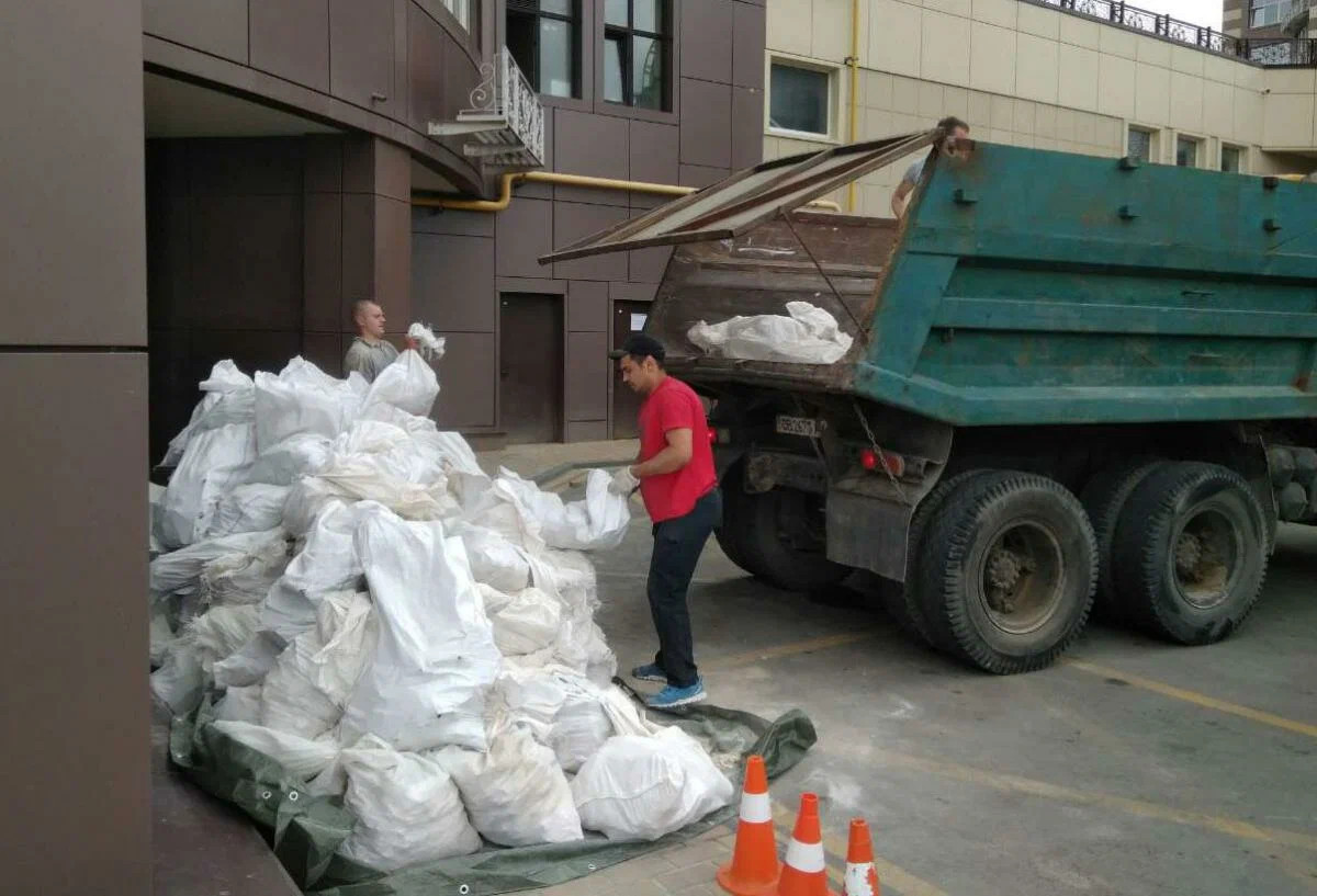Вывоз мусора из подвала в Чайковском от ПроМусор – уборка, разбор завалов и очистка, цены от 2429 руб