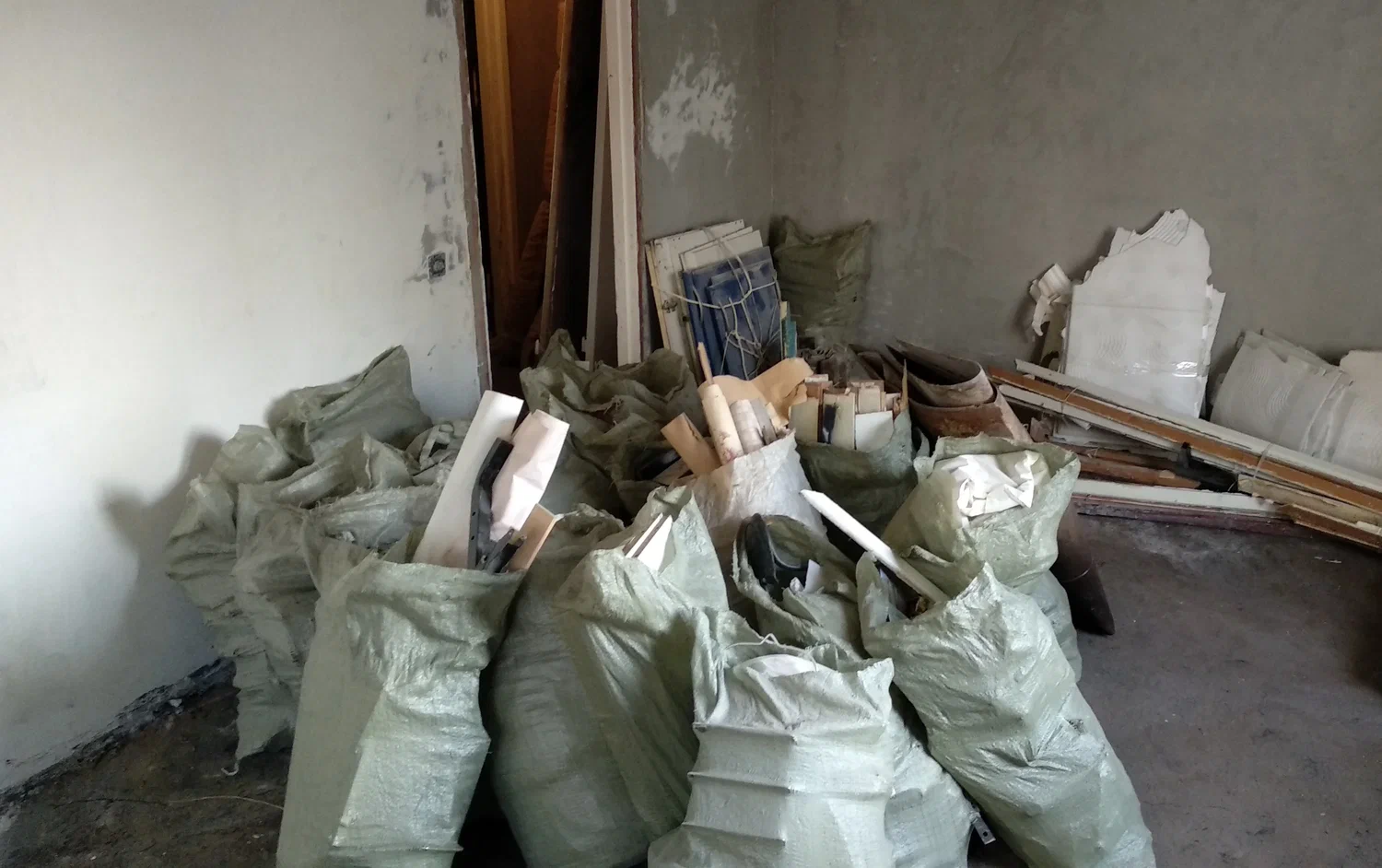 Уборка строительного мусора с вывозом и утилизацией в Чайковском в октябре