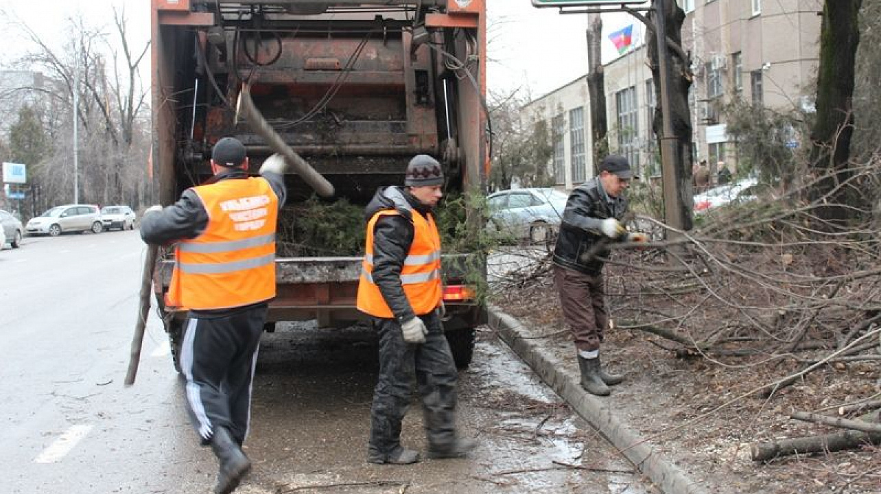 Уборка после стихийного бедствия в Чайковском от 2884 руб